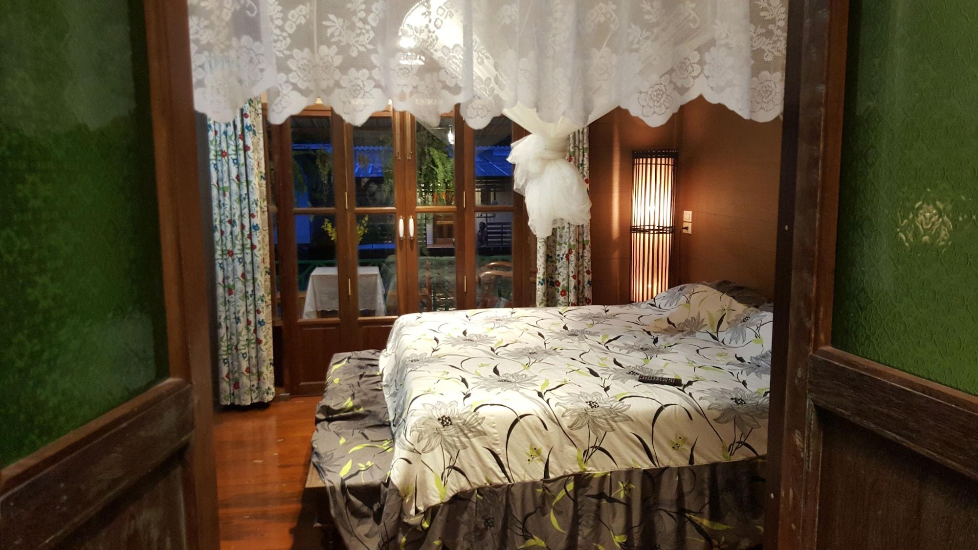 Bangluang House Hotel Bangkok Buitenkant foto