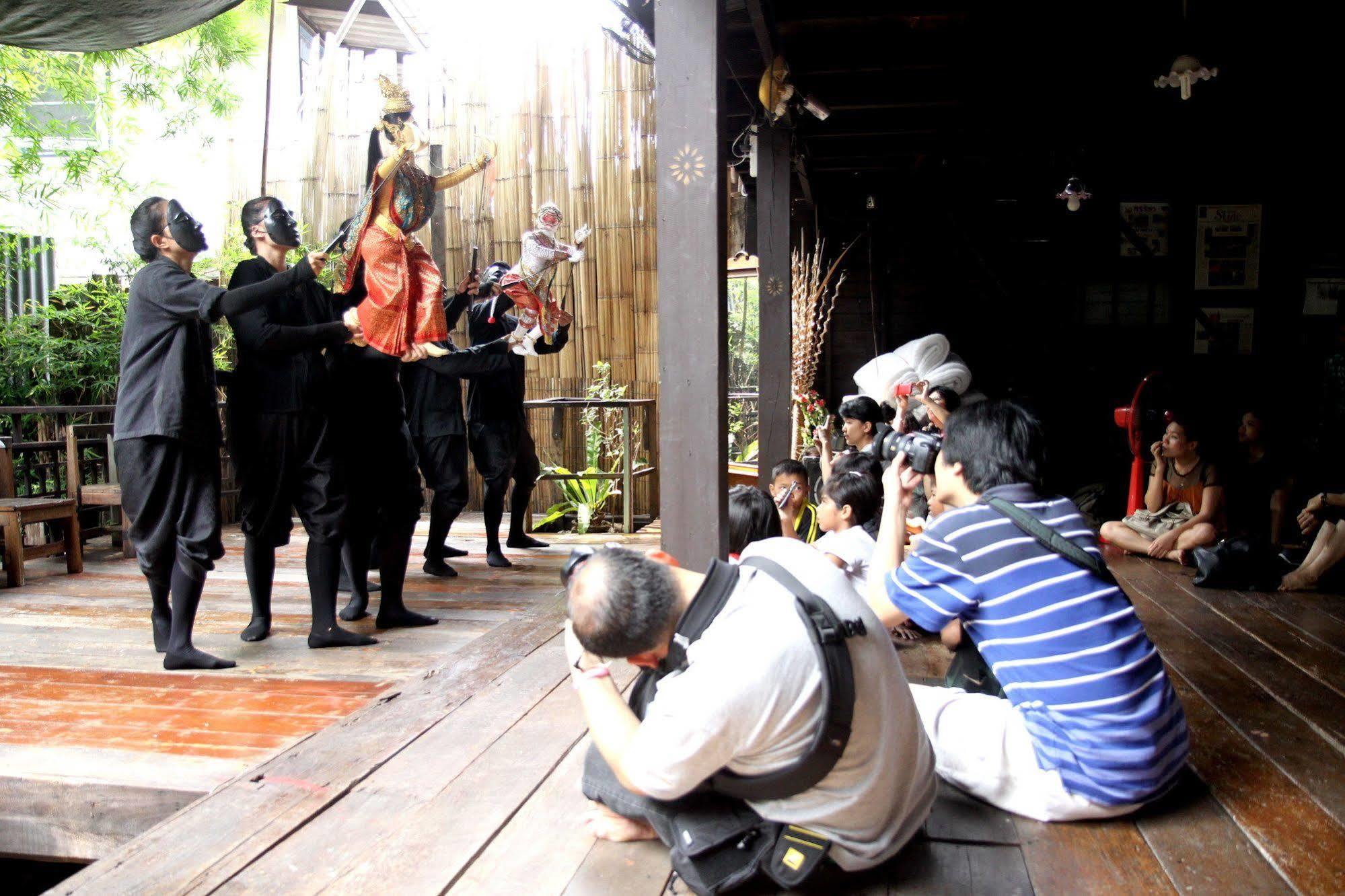 Bangluang House Hotel Bangkok Buitenkant foto