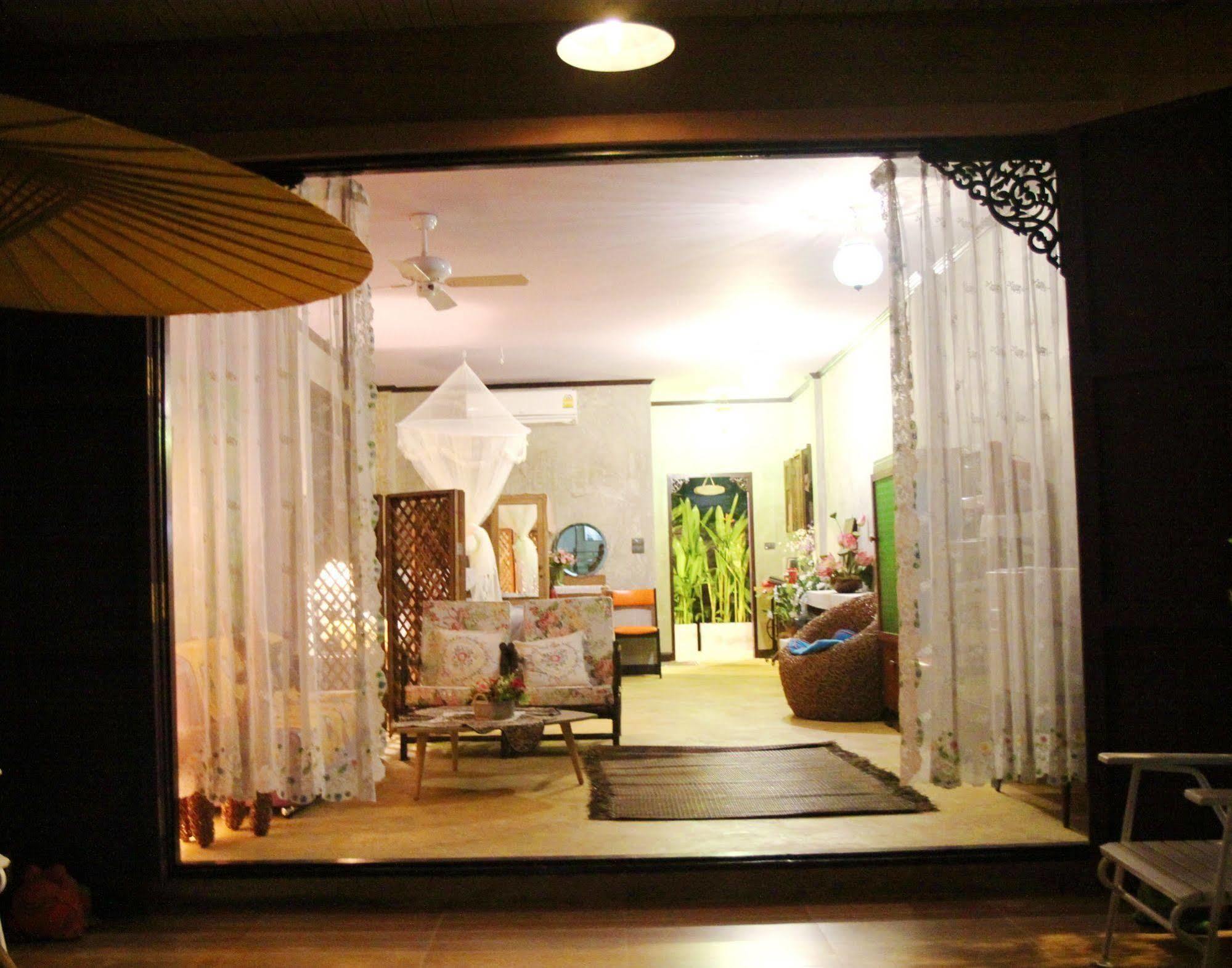 Bangluang House Hotel Bangkok Buitenkant foto